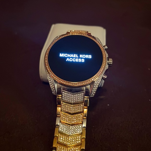 Michael Kors SmartWatch - Picture 3 of 3